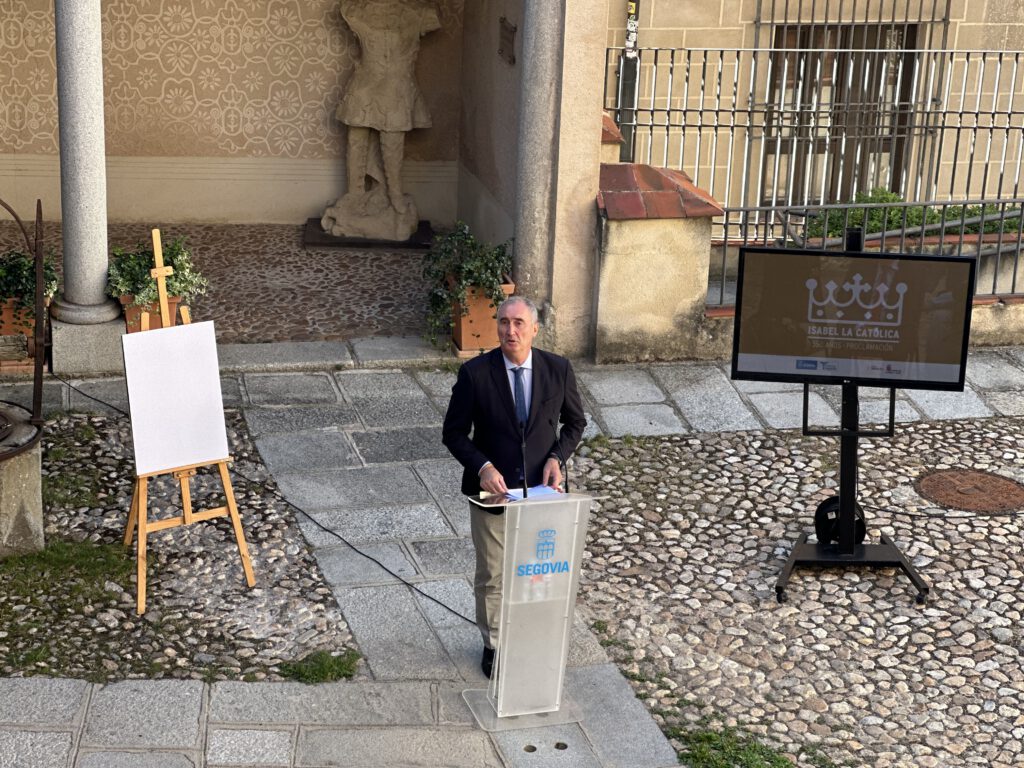El alcalde de la ciudad, José Mazarías, durante su discurso.