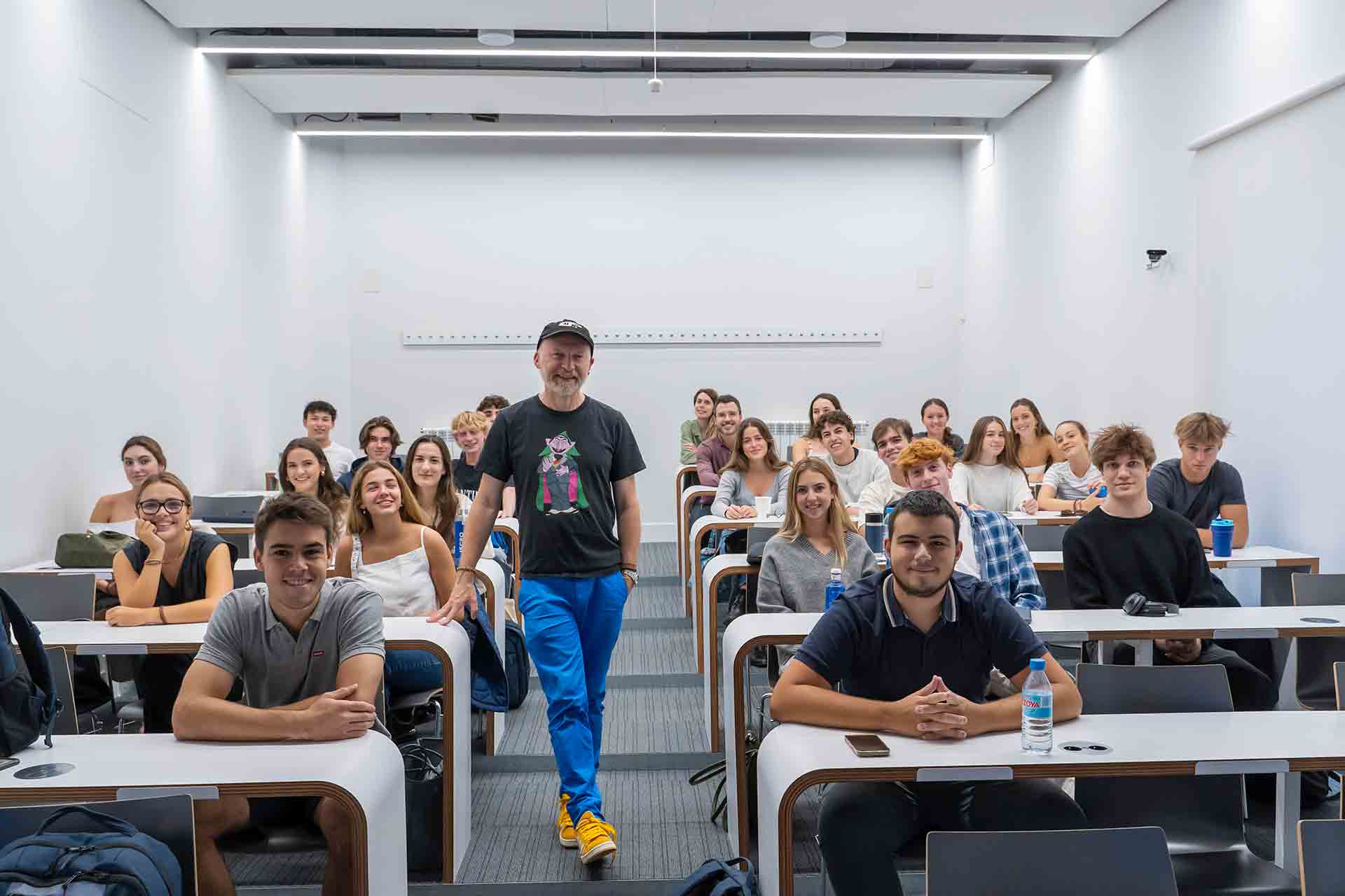 Marcus du Sautoy impartió una clase magistral a los alumnos del grado en Matemáticas Aplicadas de IE University. / Roberto Arribas