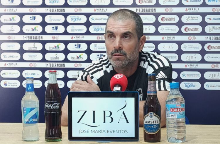 Ramsés no tiene dudas 1 Ramsés, durante la rueda de prensa previa al encuentro frente al Ourense./ JUAN MARTÍN-G. SEGOVIANA