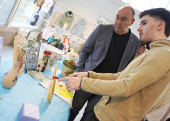 Exposición de las Aulas de Manualidades en La Lastrilla. / DIPUTACIÓN