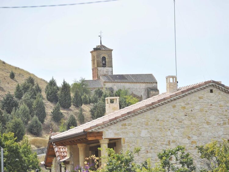 Patrimonio autoriza la restauración del escudo de la fachada del Ayuntamiento de Caballar 1 Caballar. / KAMARERO