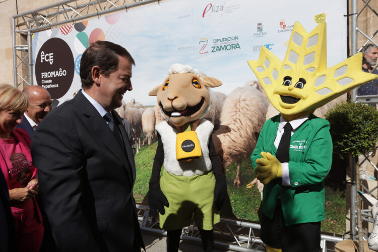 La Junta resolverá las ayudas de modernización del campo este mes 1 El Presidente de la Junta de Castilla y León inaugura la feria Fromago, en Zamora. / JL Leal