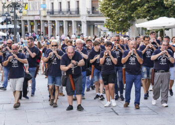 Componentes de la Escuela de Dulzaina de Segovia, durante un pasacalles de las Ferias y Fiestas. / EL ADELANTADO