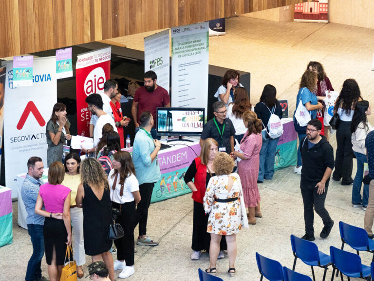 Participantes en una de las ediciones de la Feria / E.A