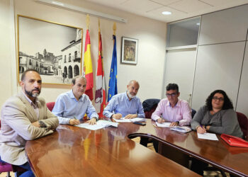 Firma del convenio del Comercio.