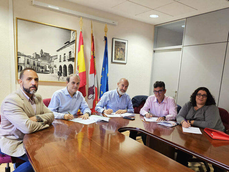 Firma del convenio del Comercio.