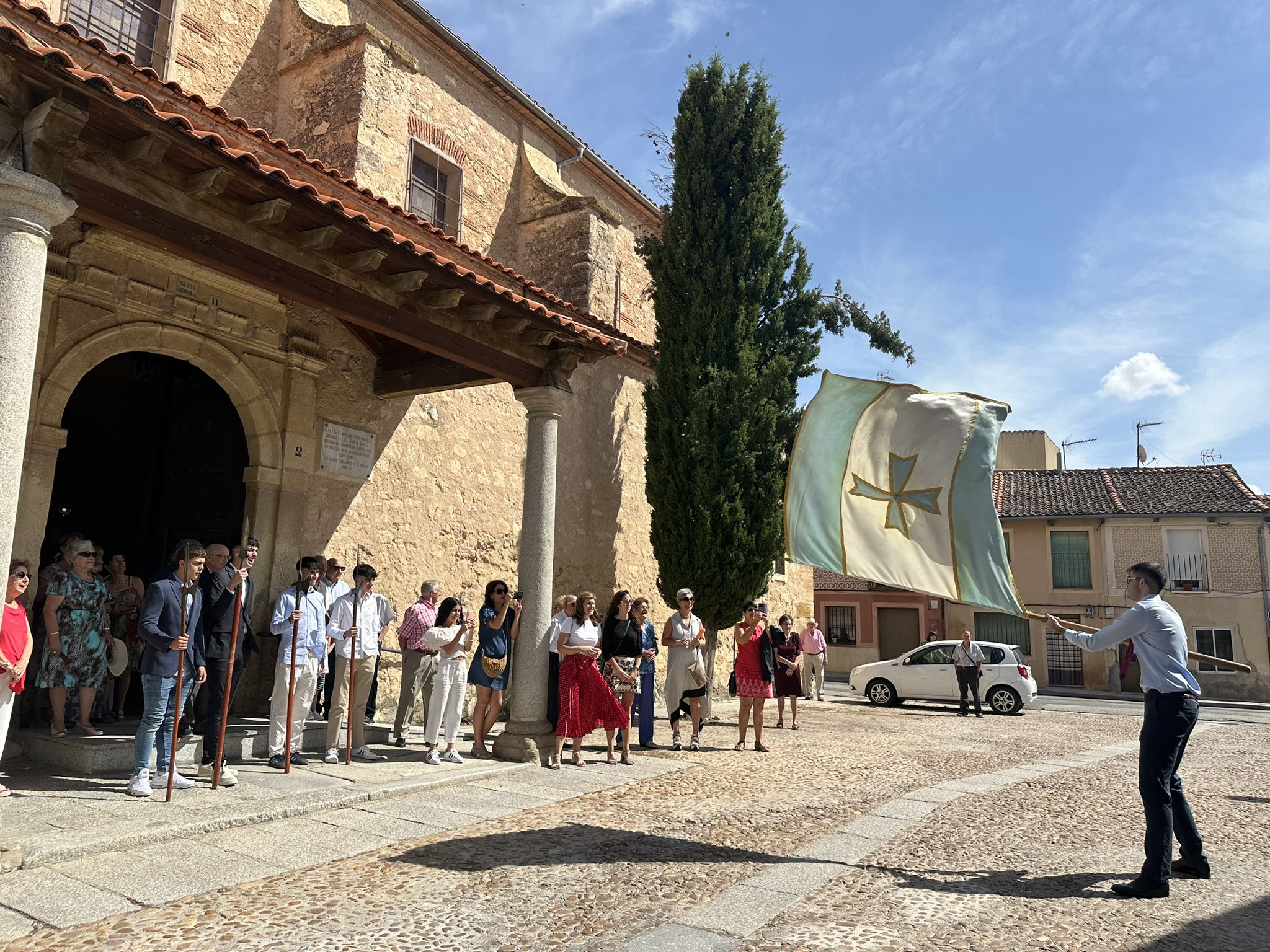 Bailando la bandera en Zamarramala.