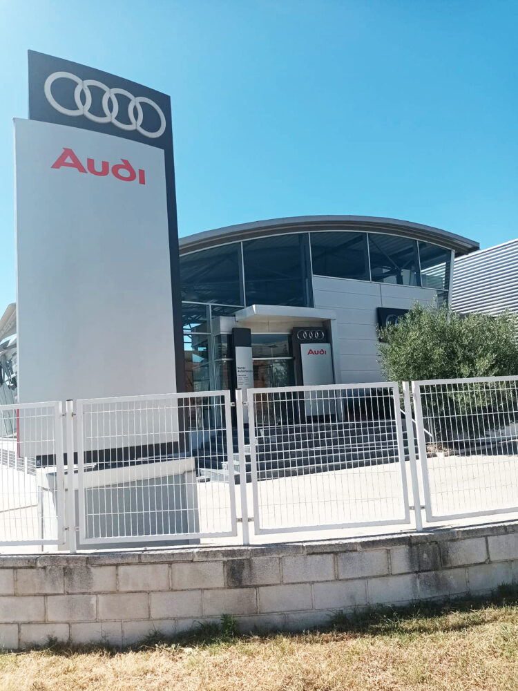 Segovia es... Auditown (y II) 1 Concesionario de Audi en Segovia. Sergio Plaza Cerezo.