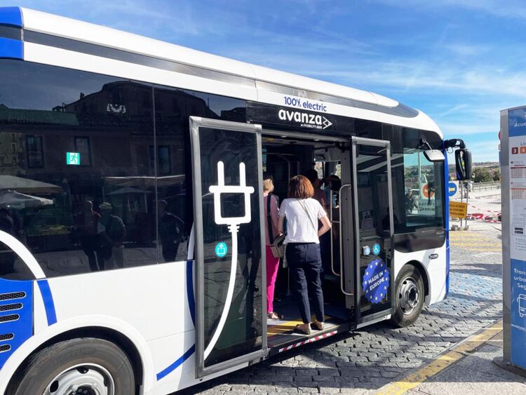 Las lanzaderas transportan más de 2.300 viajeros en la Semana de la Movilidad 1 Servicio lanzadera desde la plaza Oriental de Segovia. / EL ADELANTADO