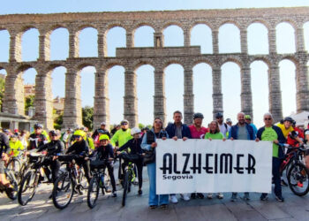 Marcha ciclista por el Día Mundial del Alzheimer. / AFA SEGOVIA