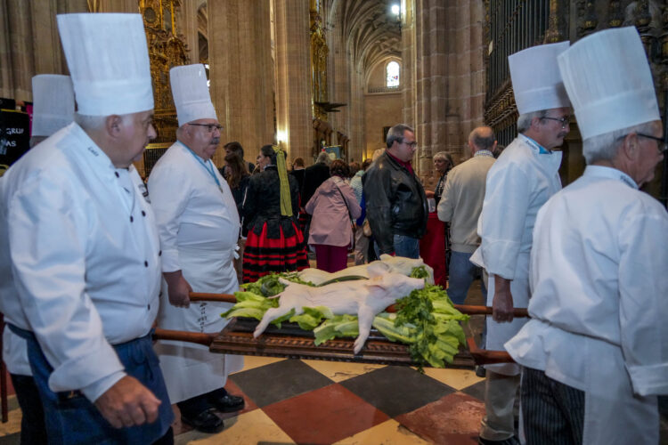 Ofrenda de frutos a la Virgen de la Fuencisla. / Fotografía: Miguel Angel Fernández