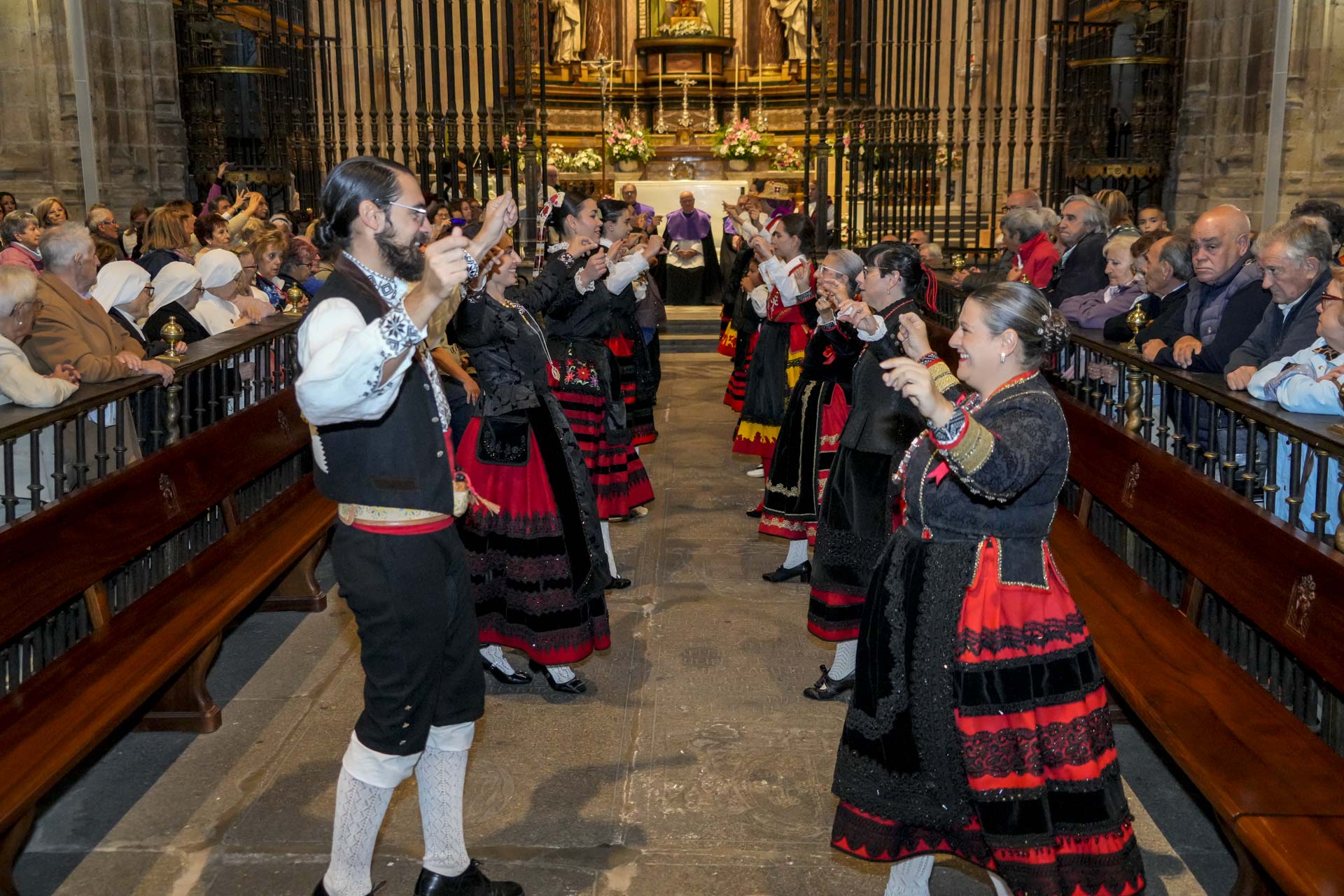 Ofrenda Frutos Virgen de la Fuencisla Fotografia Miguel Angel Fernandez 64