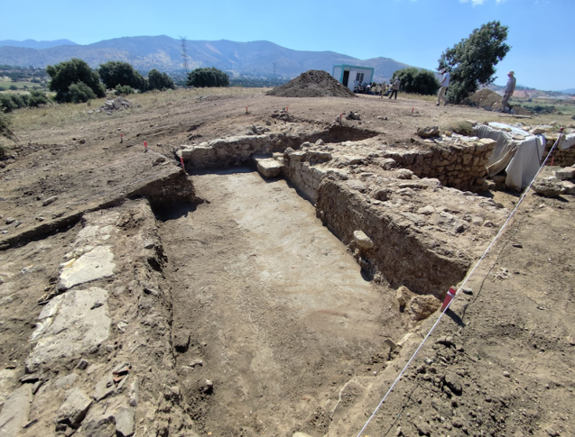 El Cerro de los Almadenes 1 Posible calle y uno de los accesos al castellum.