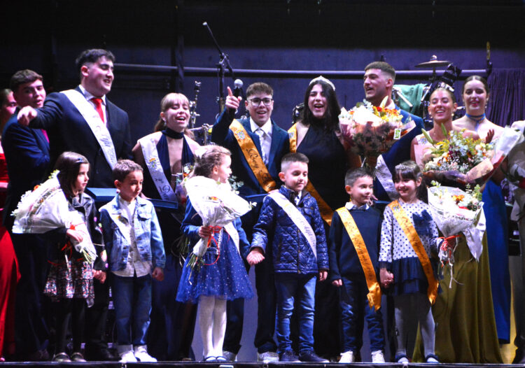 Reina rey damas y alfiles 2024 tras su proclmacion