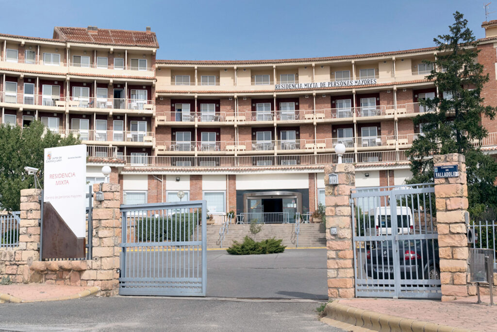 La residencia mixta colabora en labores de voluntariado con la UVA / E.A.