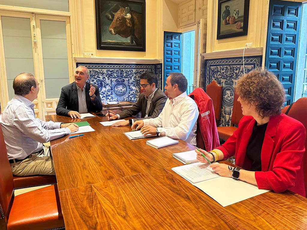 Reunión entre Fecose y el Ayuntamiento. / EL ADELANTADO