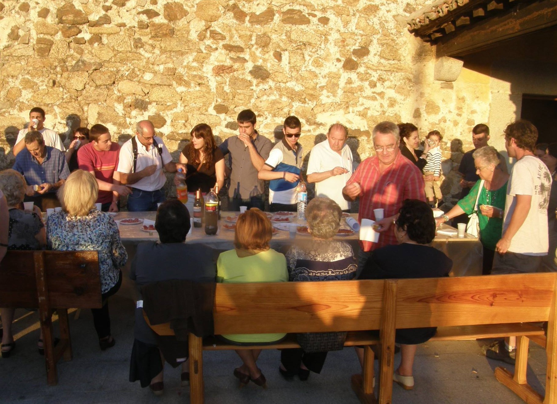 Amor de hijo, amor de madre 3 Romería espontánea en la ermita de San Antonio.