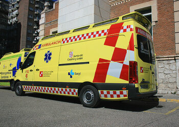 Foto de archivo. Ambulancia UENE del servicio de emergencias / JCYL