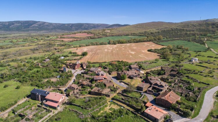 Serracín. El pueblo resucitado 1 Vista aérea.