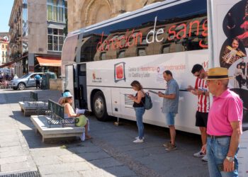 Autobús de donación de sangre en la Avenida del Acueducto.