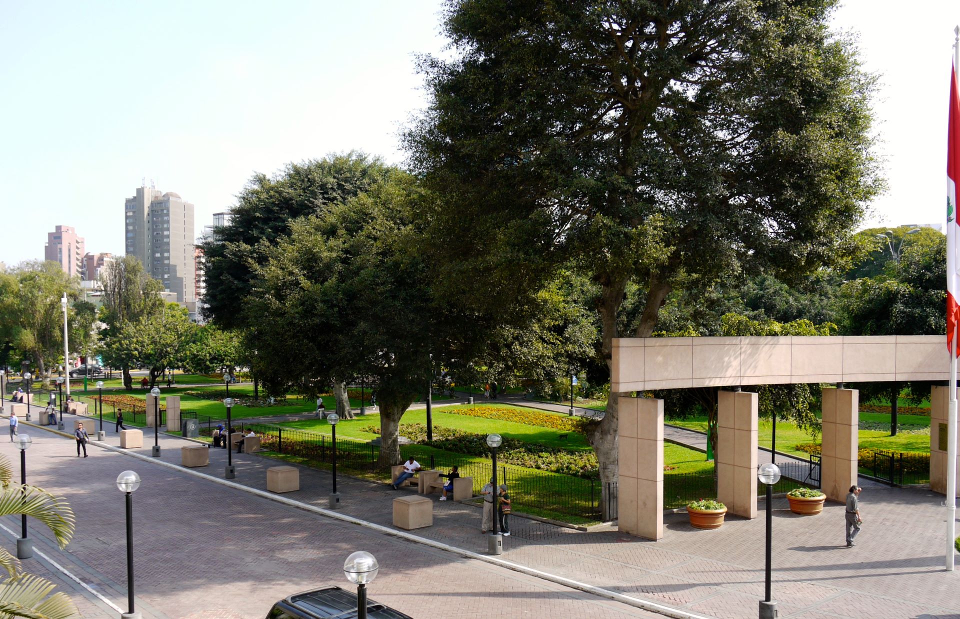 Parque Kennedy en Lima. Thérèse Hébert & Jean Robert Thibault.