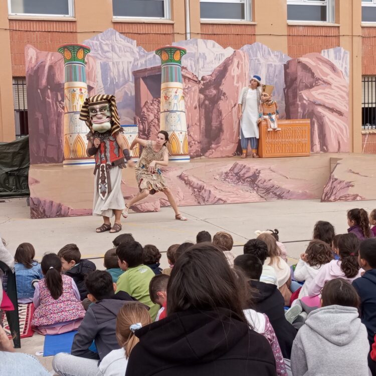 Representación de la obra en el C.R.A. Campos Castellanos / LOURDES MATARRANZ