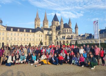 Grupo de excursionistas / LOURDES MATARRANZ