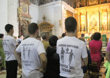 Misa posterior a la celebración de la tradicional carrera de relevos en ediciones anteriores / E.A.