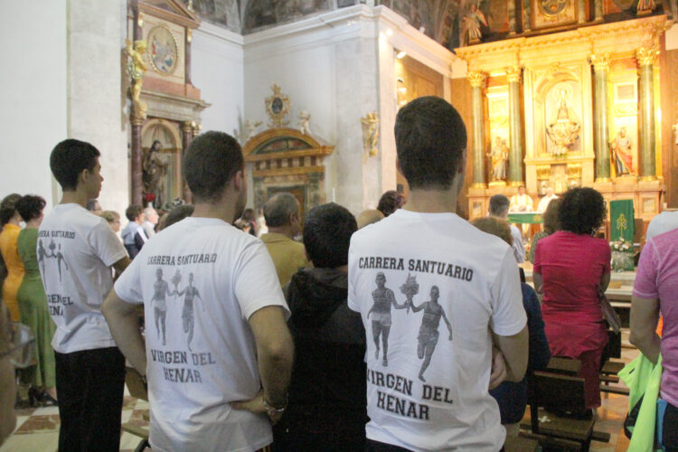 Misa posterior a la celebración de la tradicional carrera de relevos en ediciones anteriores / E.A.