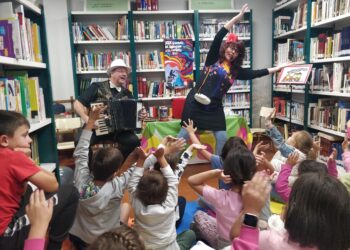 Actuación de la compañía ‘El Sombrero de la Memoria’ / JUAN CRUZ SERRANO