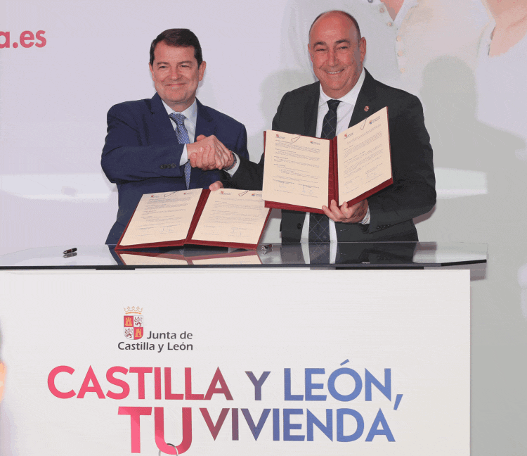 El presidente de la Diputación, Miguel Ángel de Vicente y Mañueco en un momento de la firma.