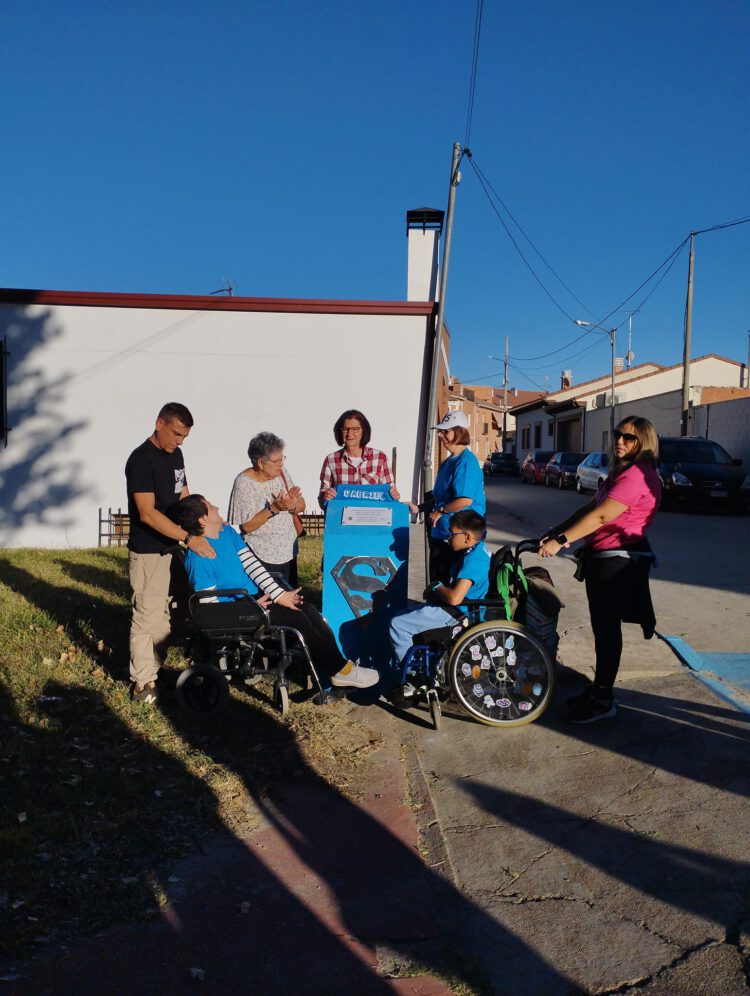 Villaverde de Íscar recauda fondos a favor de la Fundación Personas 1 Inauguración de la placa homenaje / AYTO. DE VILLAVERDE DE ÍSCAR