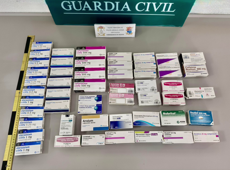Dos personas detenidas como presuntas autoras de varios delitos de robo en Marugán 1 Medicamentos sustraídos / GUARDIA CIVIL