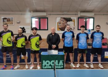 Los protagonistas del encuentro que enfrentó al equipo segoviano con el cántabro en Espirdo./ SEGHOS