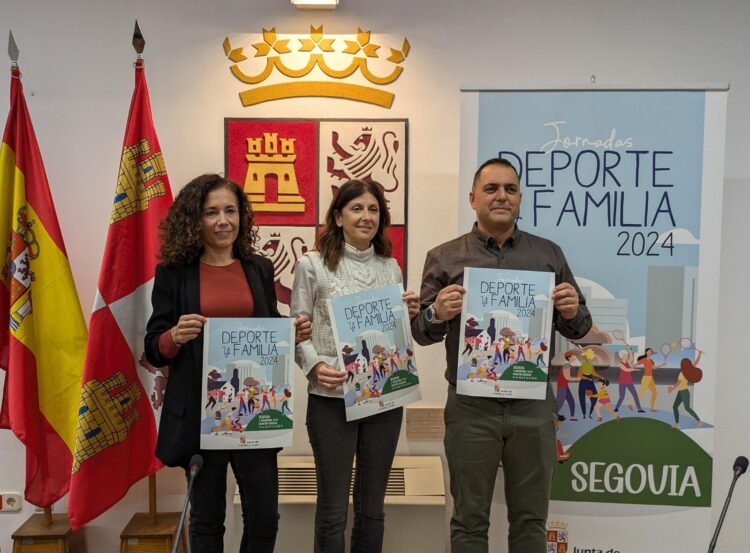 La Junta organiza la II jornada ‘Deporte y Familia’ 1 Los promotores de la actividad, con el cartel anunciador./ JUNTA CYL