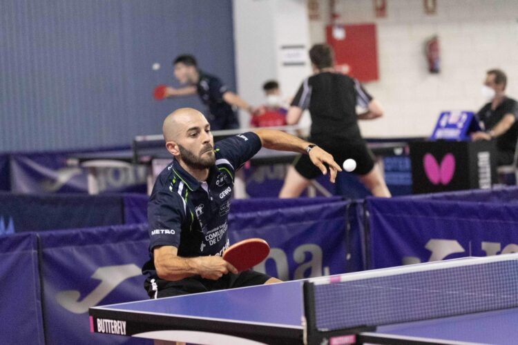 El jugador alicantino e integrante del CD Seghos, Libre Sancho, durante un encuentro./ E.A.