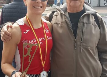 Sandra San Miguel junto a su entrenador, Antonio Requero. / E.A.