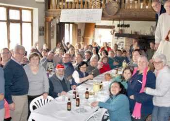 Los bares de pueblos pequeños son un punto de encuentro para los vecinos (FOTO: DAVID RUIPÉREZ)