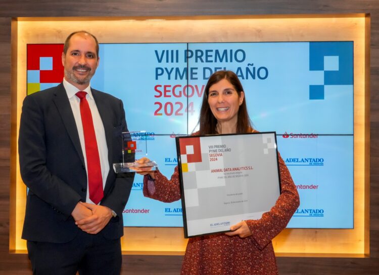 Gema Montalvo reocge el Premio Pyme del Año Segovia 2024 en representación de Animal Data Analitics.