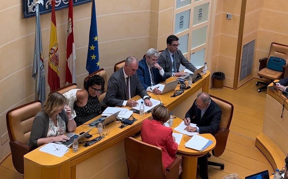 La subida del IBI eleva los recibos hasta un 36%, 200 euros más al año, ante el clamor de la oposición 2 Sesión del Pleno del Ayuntamiento del pasado 21 de junio, en la que se aprobó la subida del IBI.