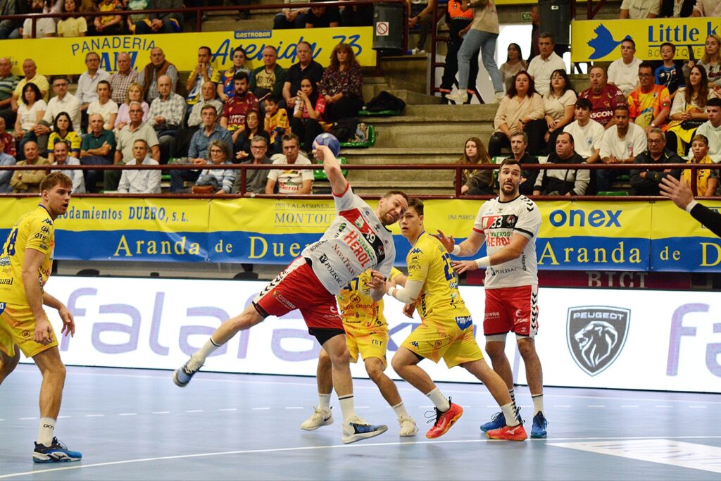 (31-34) El BM Nava tira de experiencia para ganar en Aranda 4 05