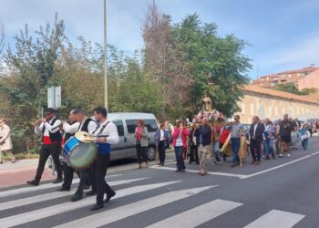 Romería con la imagen de Santa Teresa.