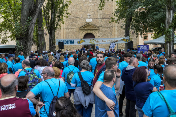 Apoyo multitudinario en la marcha de Apadefim 1 Participantes en la llegada a la Fuencisla.