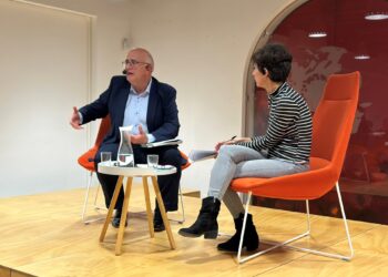 Conversación entre el historiador Guillermo Herrero con la periodista Carolina Uñón