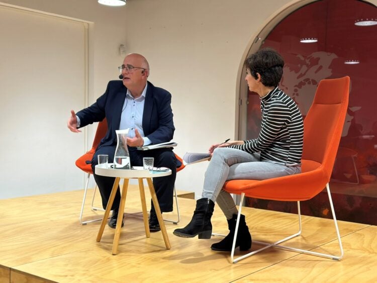 Conversación entre el historiador Guillermo Herrero con la periodista Carolina Uñón