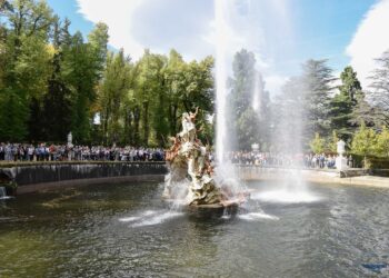 Encendido de la fuente de Andrómeda en los jardines del Palacio de La Granja (FOTO: FRANCISCO SÁNCHEZ)