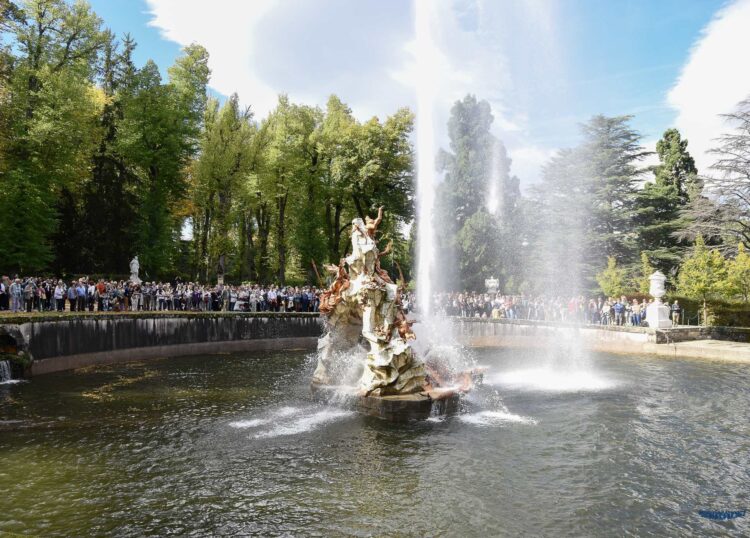 Encendido de la fuente de Andrómeda en los jardines del Palacio de La Granja (FOTO: FRANCISCO SÁNCHEZ)