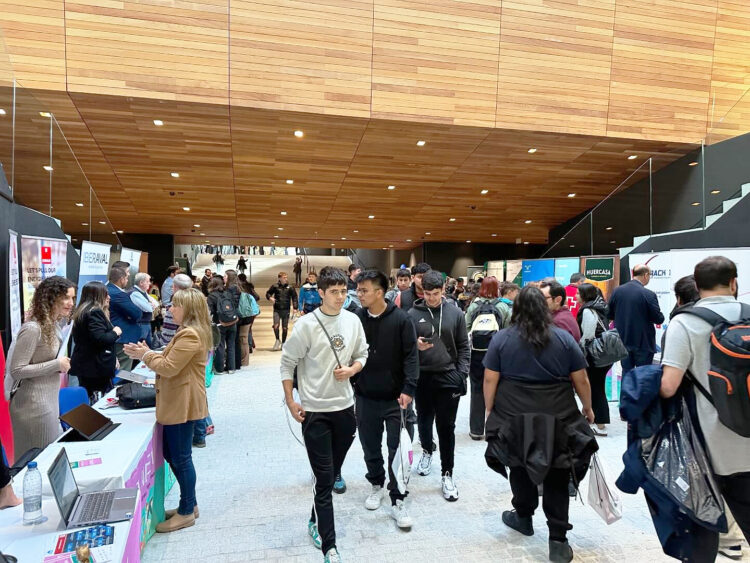 La Feria Tándem reúne a más de 4.000 personas 1 Feria Tándem, en el Campus 'María Zambrano' de Segovia. / EL ADELANTADO