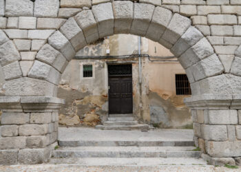 Domicilio en el barrio de El Salvador con un evidente deterioro en su fachada.