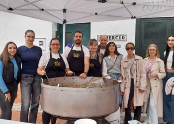 Preparación de la caldereta en la Plaza Mayor de Cantimpalos.